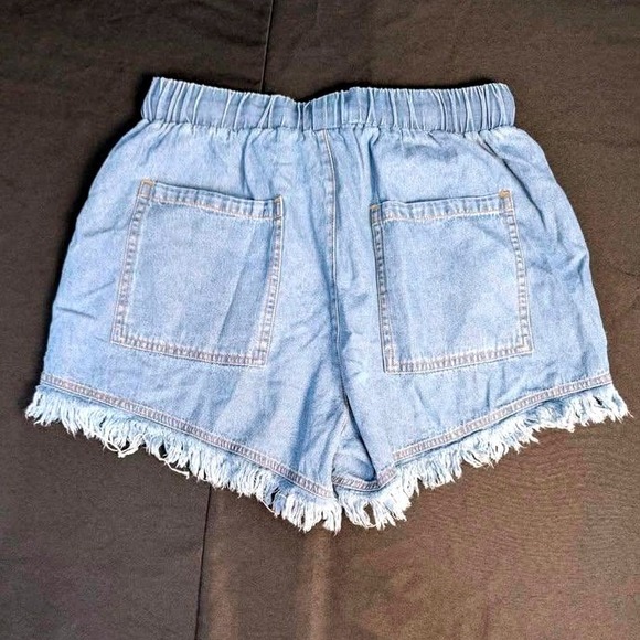 Cupshe ~ Casual Chic Frayed Hem Denim Shorts~Light Wash ~ Drawstring ~ Small~NWT - Picture 3 of 10
